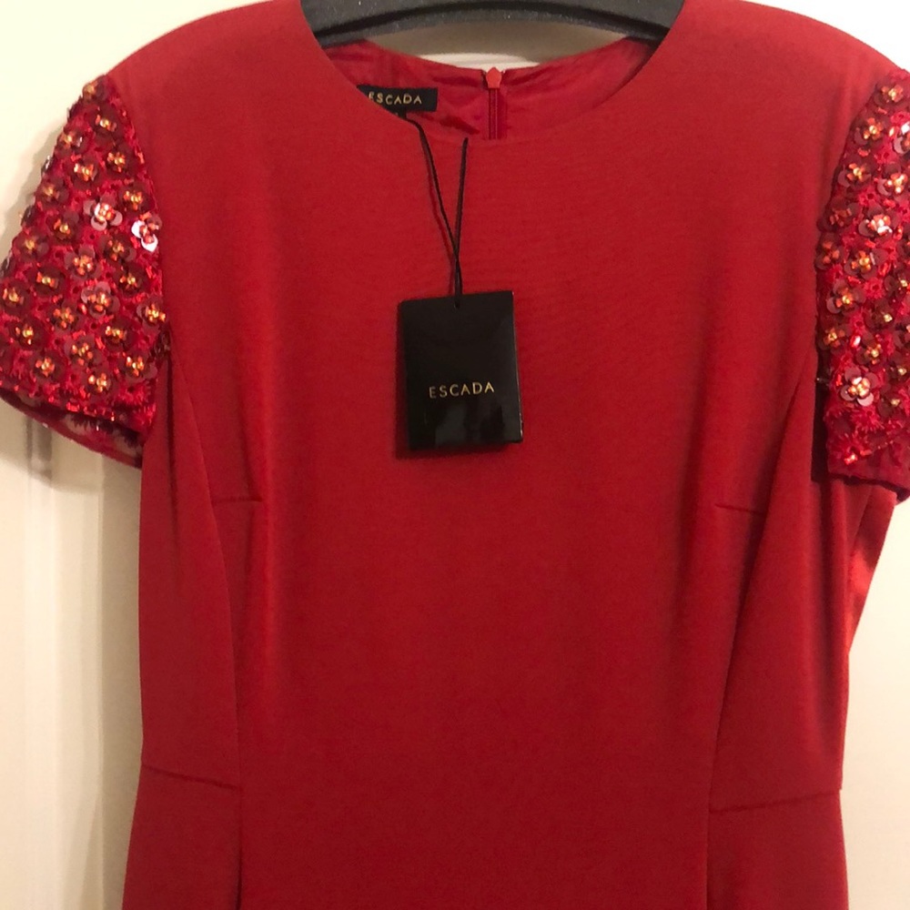 Escada Red Dress Beautiful Sleeve Emblismuents
